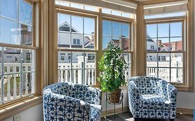 A Glorious Getaway Sheboygan - Blue Harbor Condo